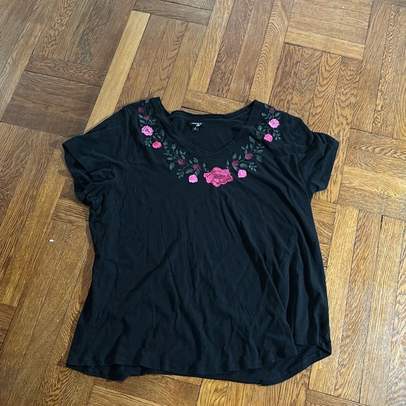 Torrid Embroidered Classic Fit Heritage Slub V-Neck Top - Picture 3 of 6